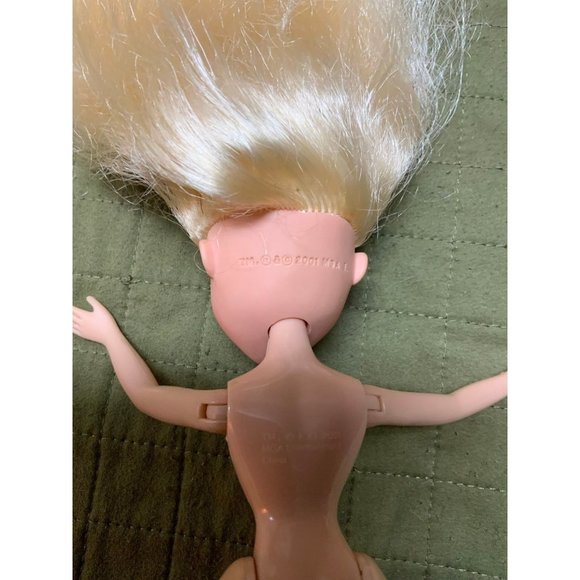 Bratz Chloe Candyz Doll With Orange Legs Rare - Picture 3 of 4